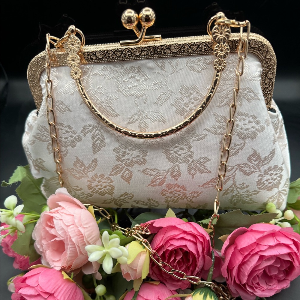 Elegant Gold-Accented Cream Floral Jacquard Kisslock Bag - Picture 2 of 4
